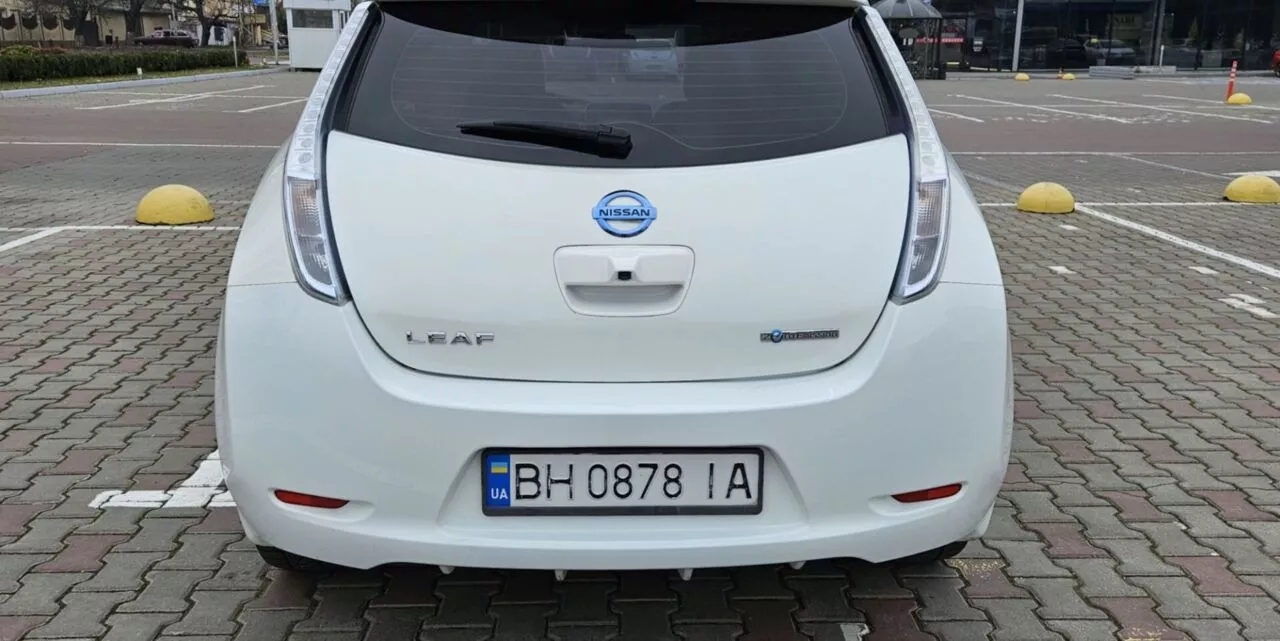 Nissan Leaf  27 kWh 2013241