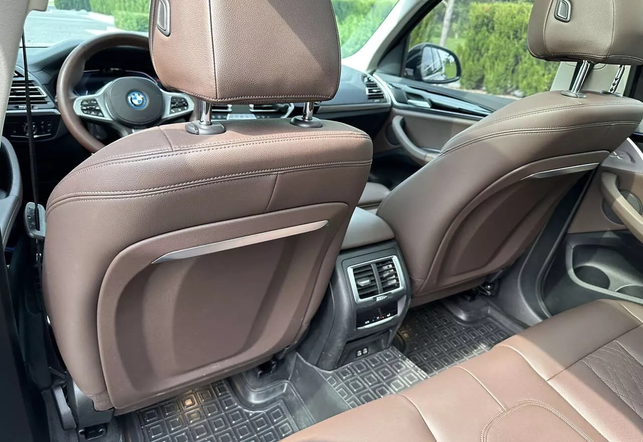 BMW iX3  80 kWh 2021211