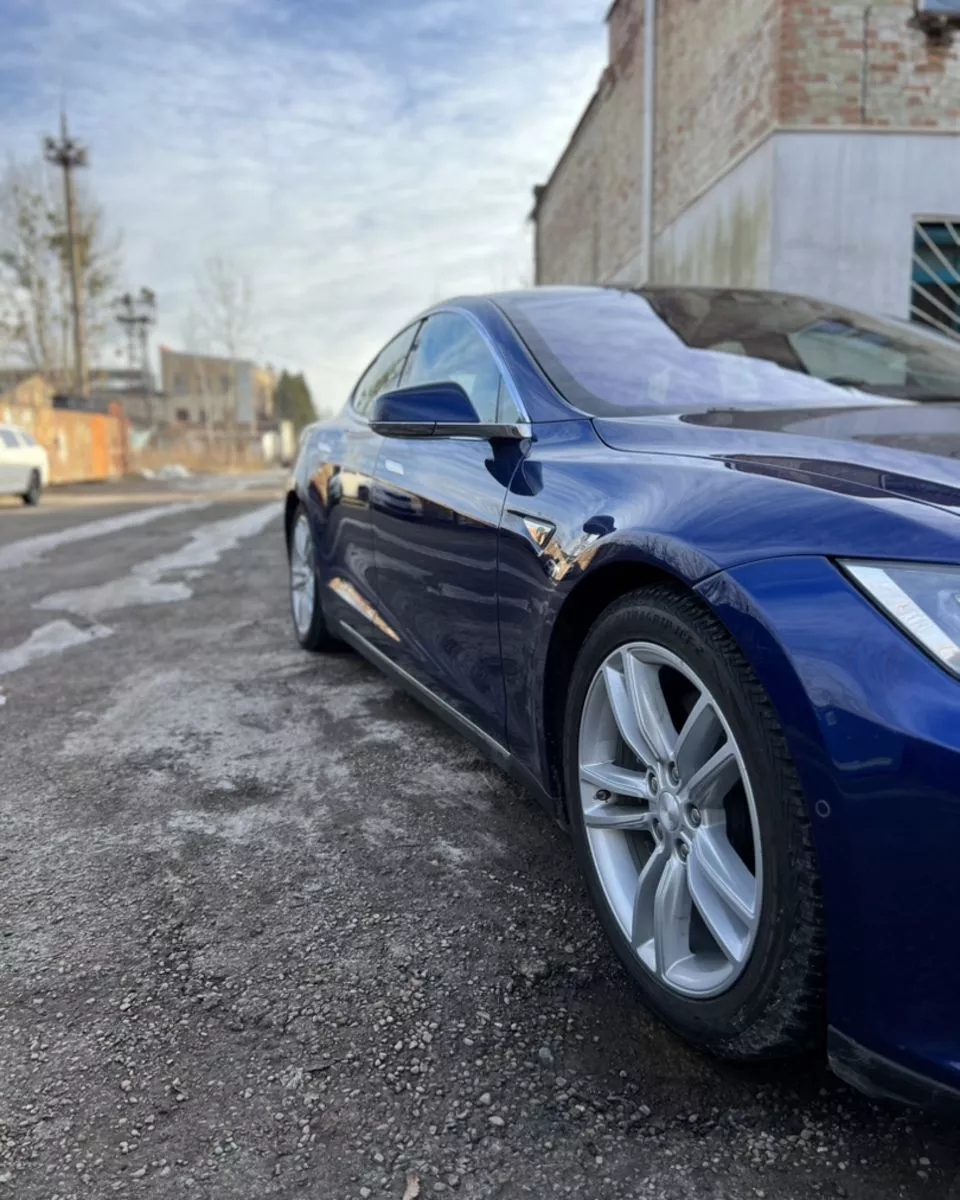 Tesla Model S  85 kWh 201531