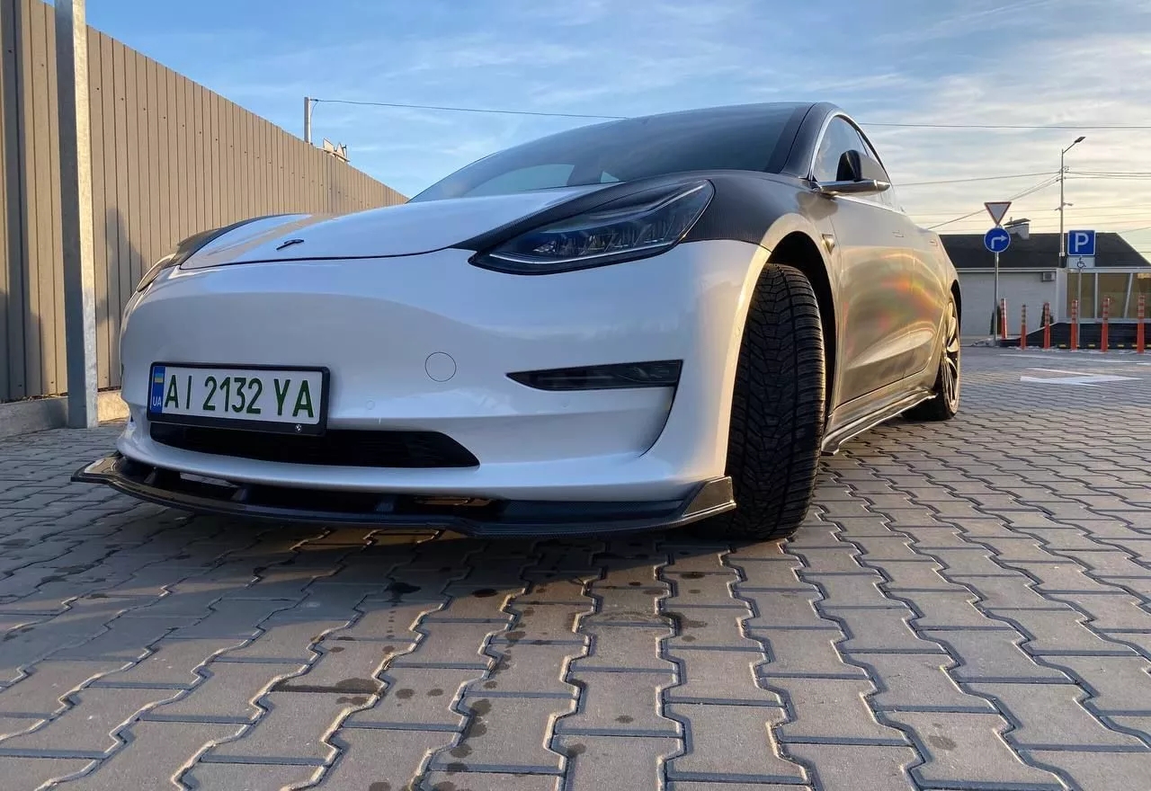 Tesla Model 3  82 kWh 2020111