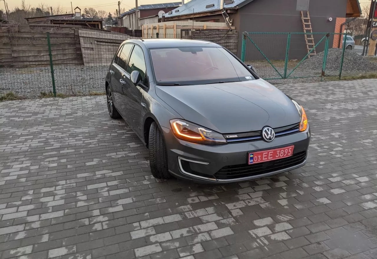Volkswagen e-Golf  35.8 kWh 2018111