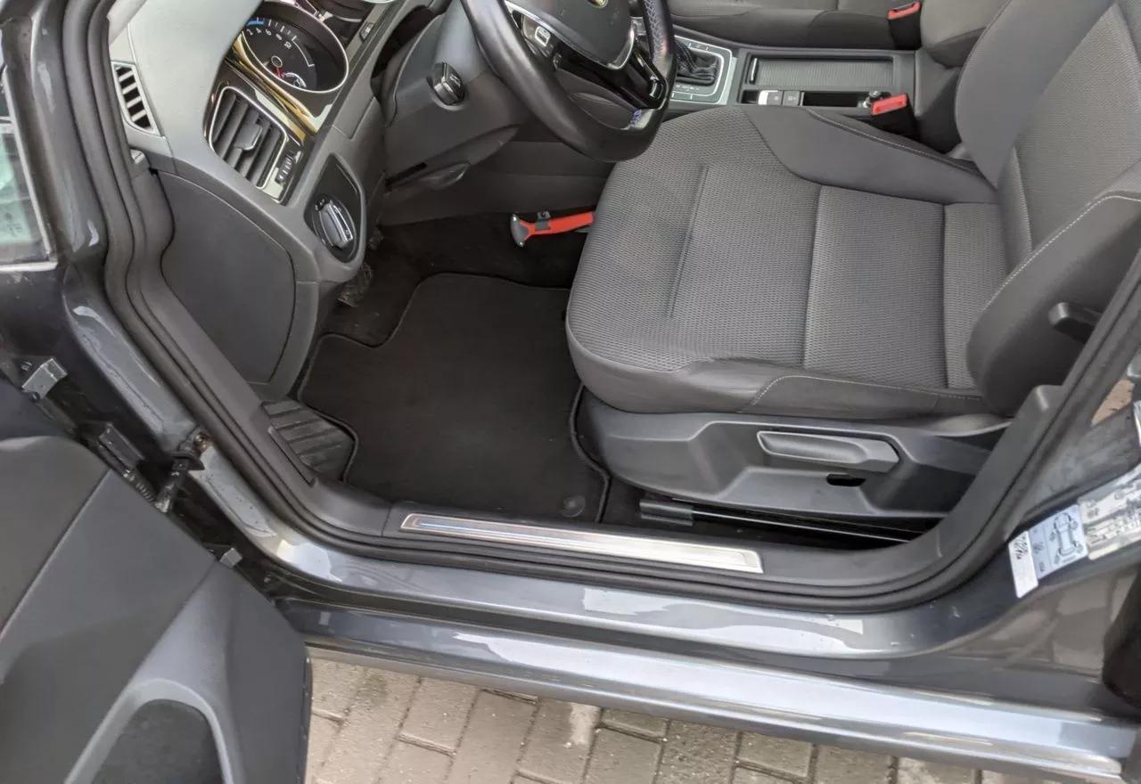 Volkswagen e-Golf  35.8 kWh 2018thumbnail171