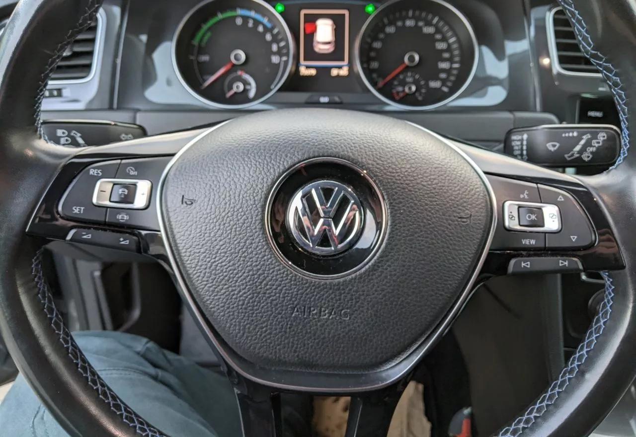 Volkswagen e-Golf  35.8 kWh 2018thumbnail211