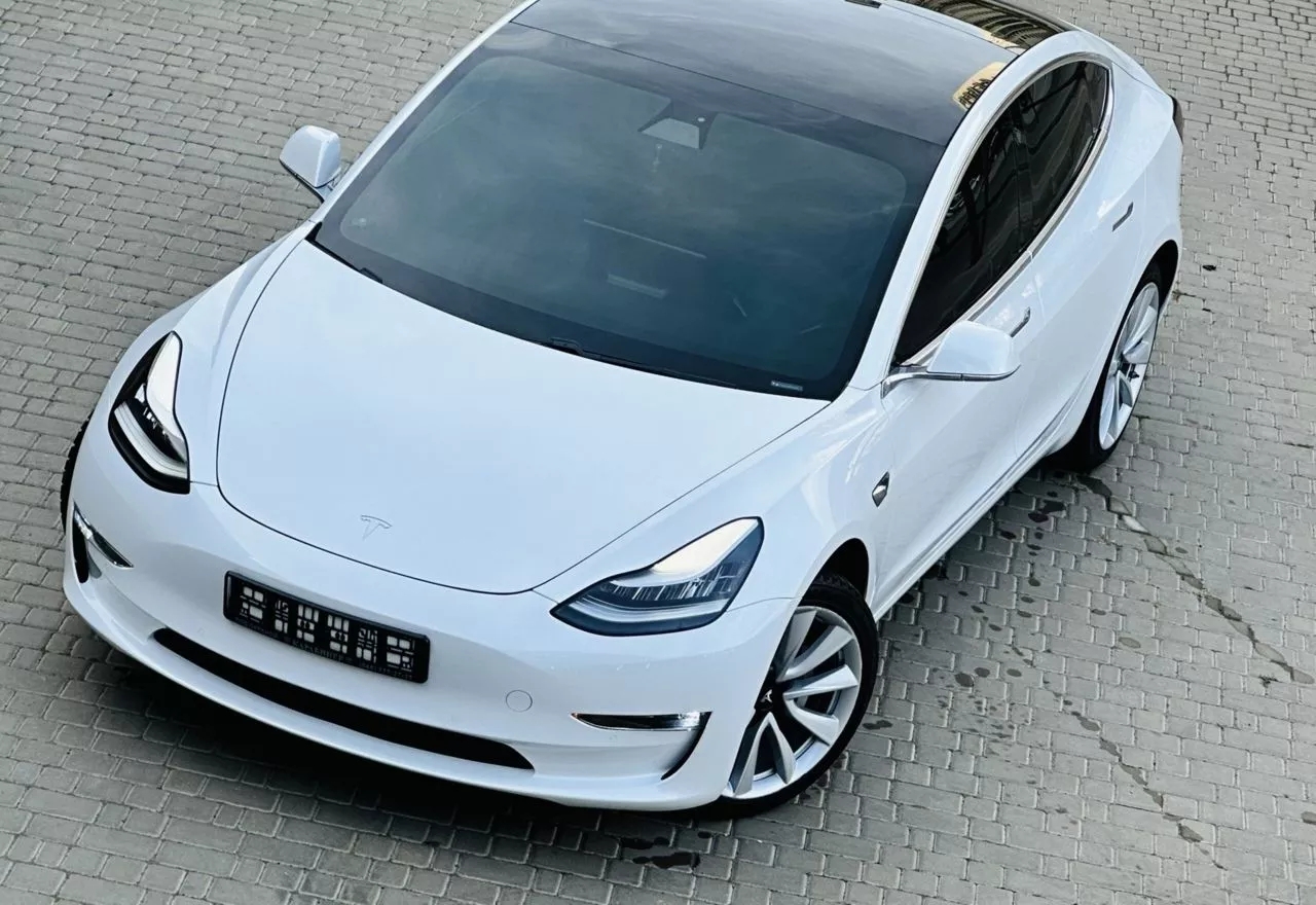 Tesla Model 3  2019121