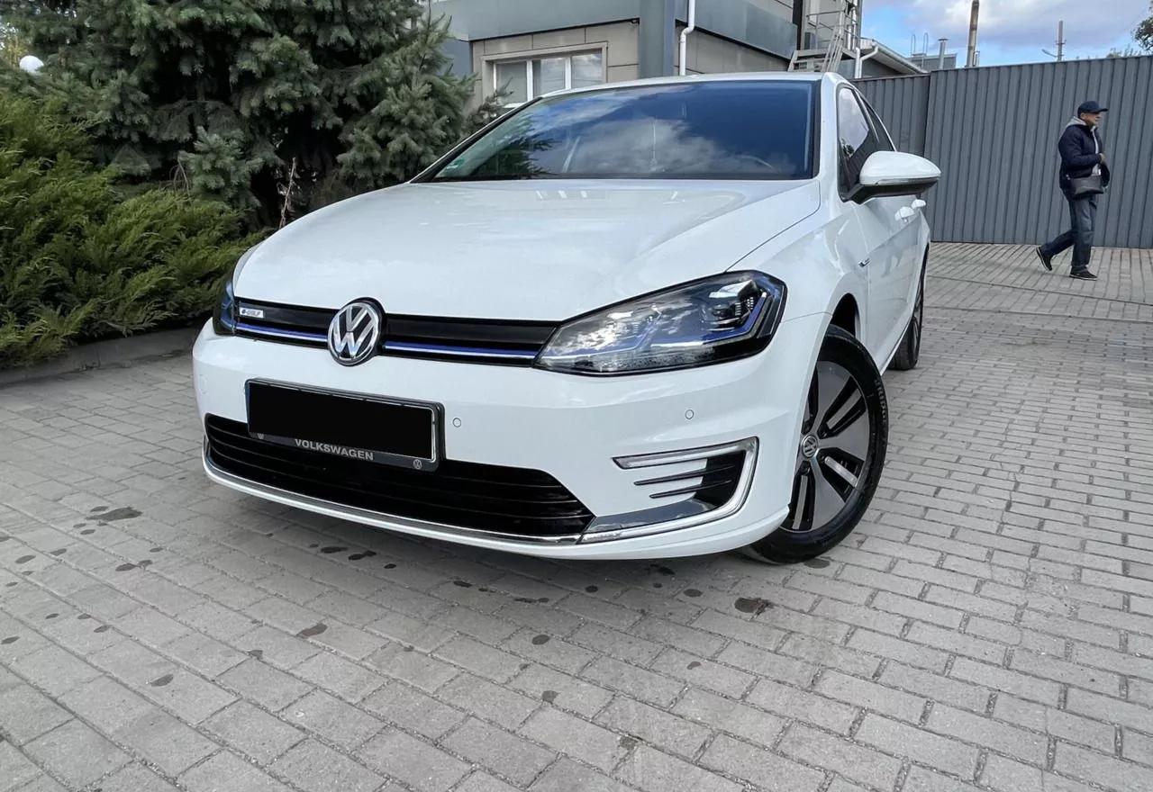 Volkswagen e-Golf  2020thumbnail131