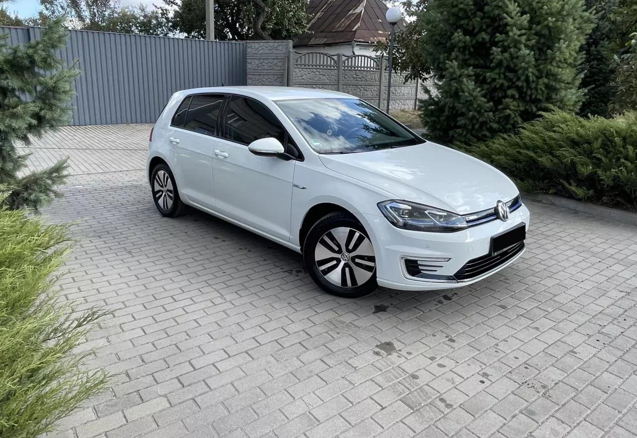 Volkswagen e-Golf  2020thumbnail201