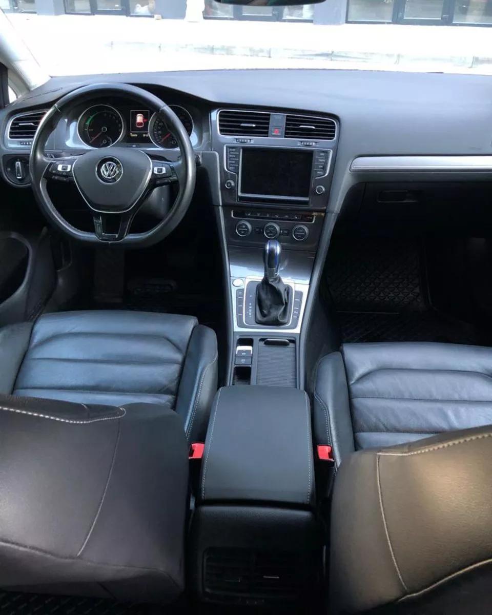 Volkswagen e-Golf  24 kWh 2017thumbnail101