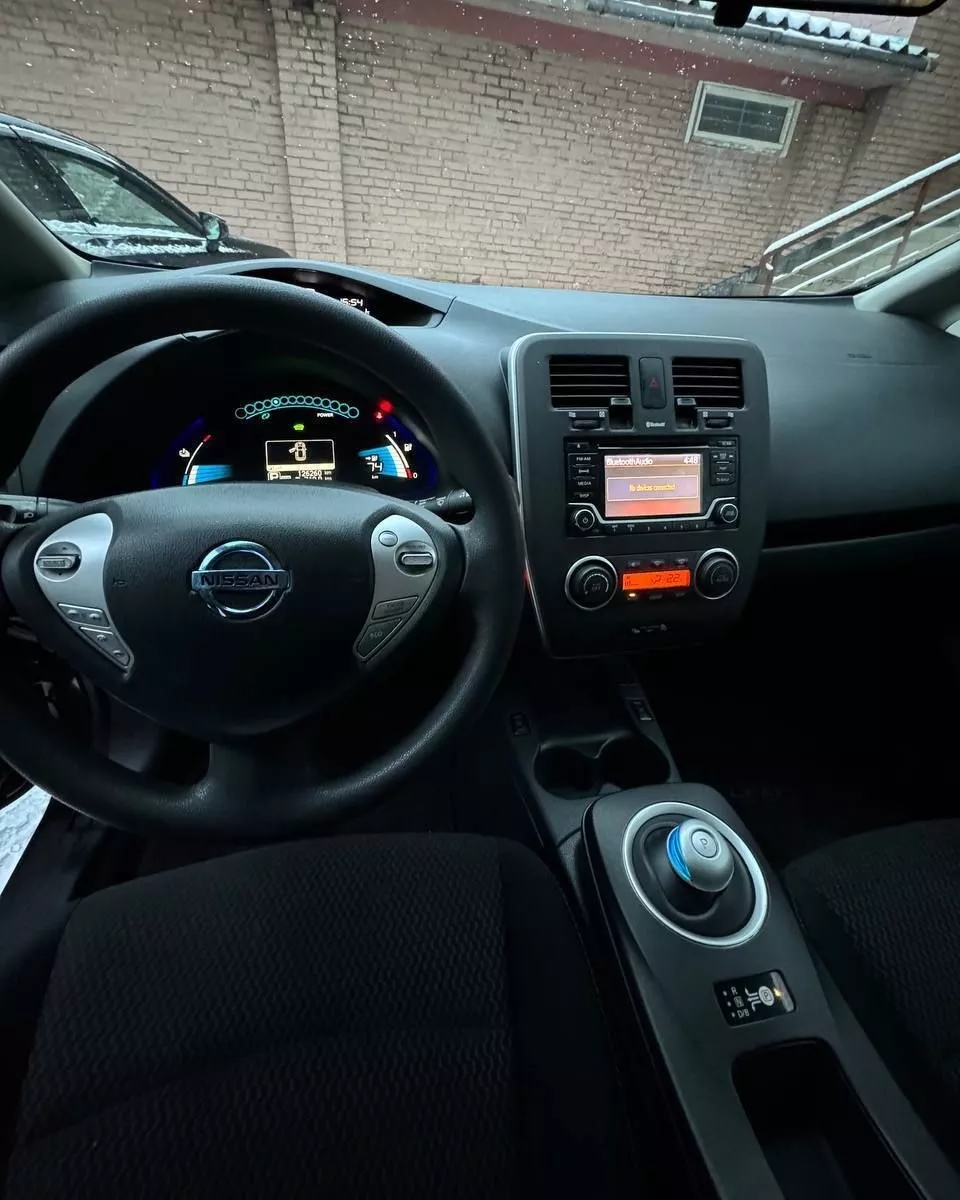 Nissan Leaf  2016111