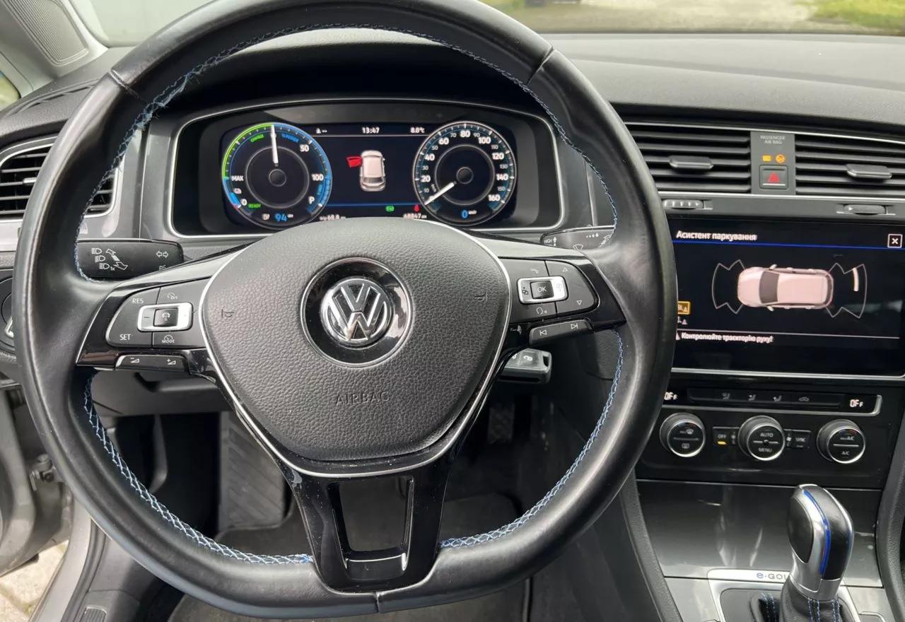Volkswagen e-Golf  35.8 kWh 2018thumbnail101