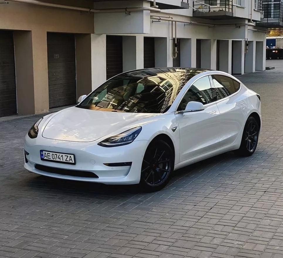 Tesla Model 3  60 kWh 2019thumbnail01