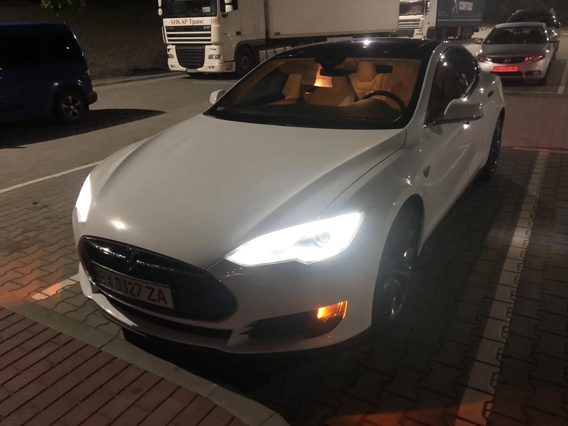 Tesla Model S  85 kWh 201511