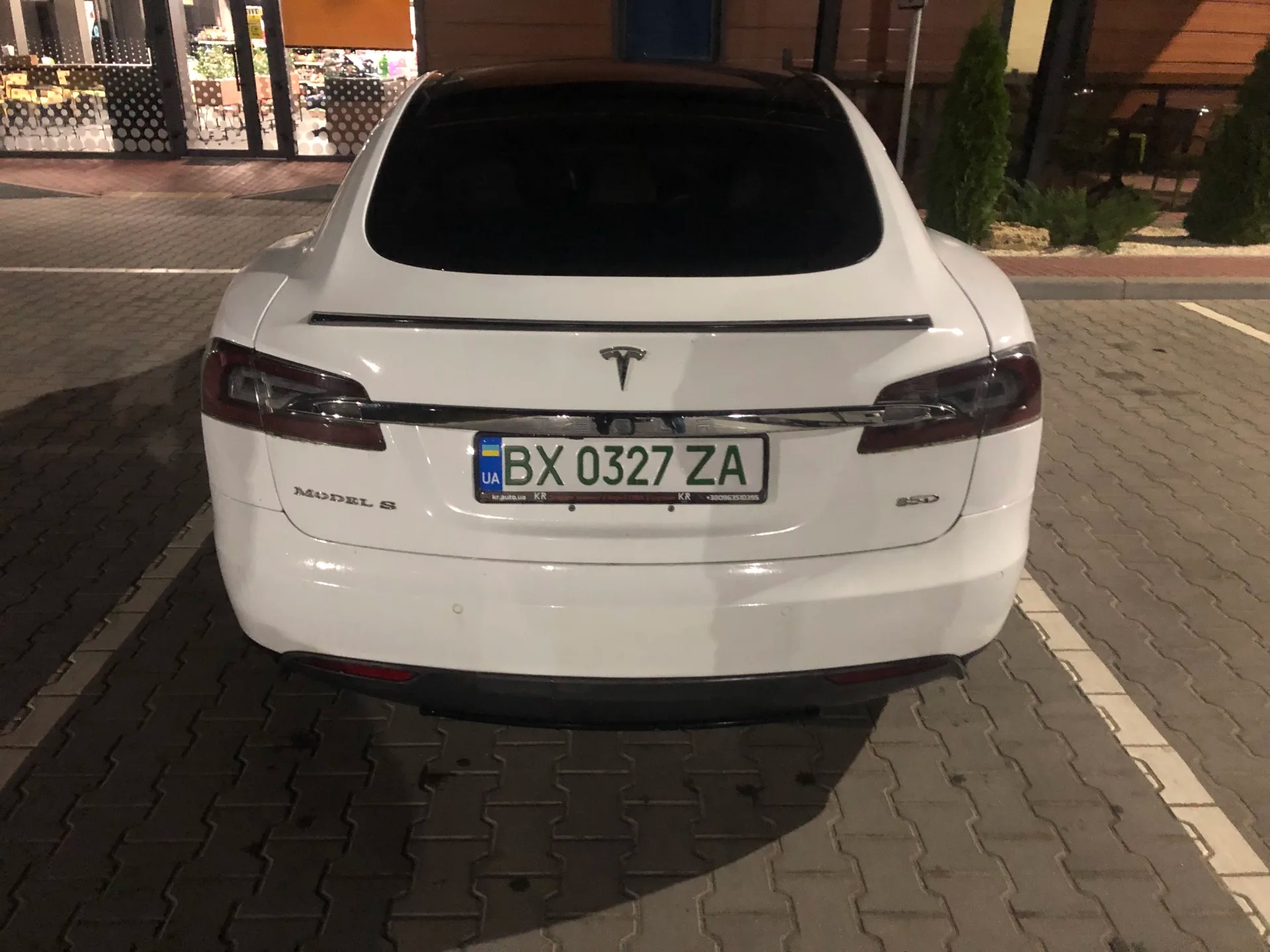 Tesla Model S  85 kWh 201551