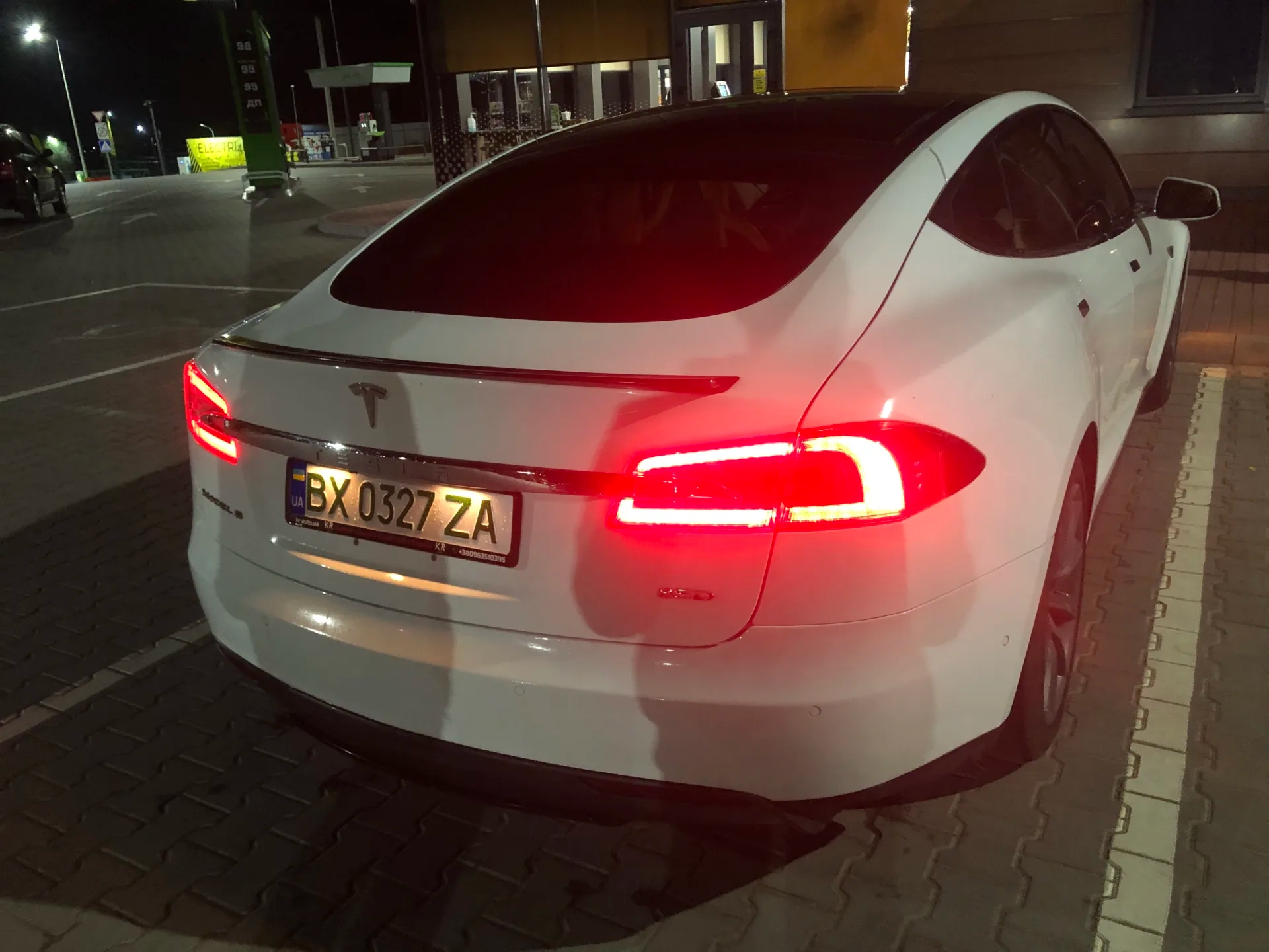 Tesla Model S  85 kWh 201521
