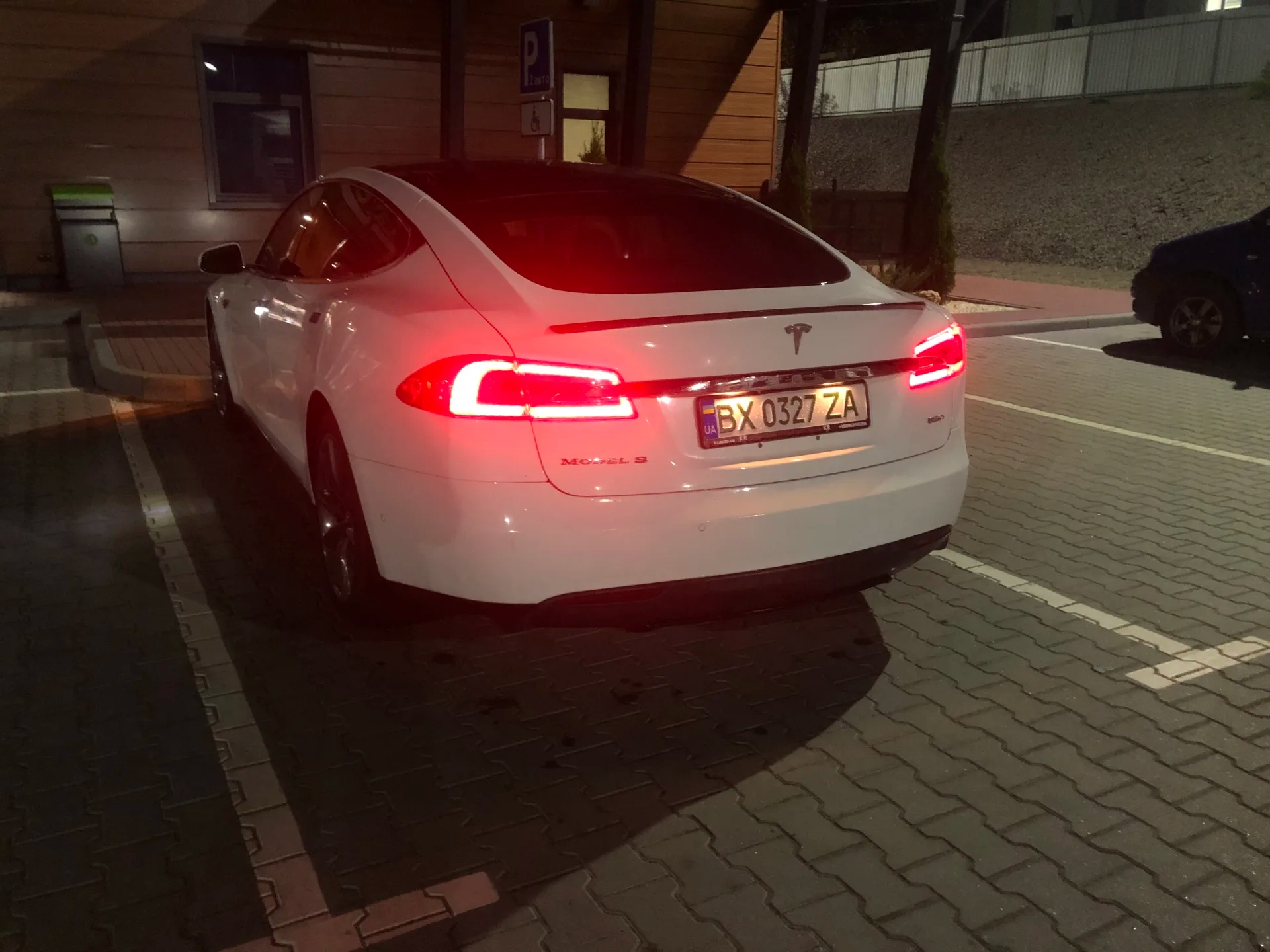 Tesla Model S  85 kWh 201531